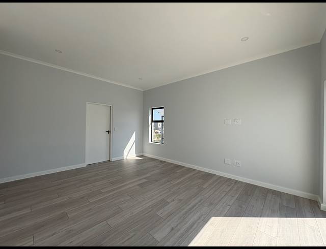 5 BEDROOM HOUSE FOR SALE IN SANDOWN